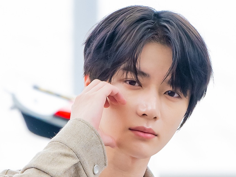TXT・ボムギュ、ほろ酔い姿が可愛すぎる！茶目っ気たっぷりにワイン嗜む「ごはん何杯でもいける」【PHOTO】