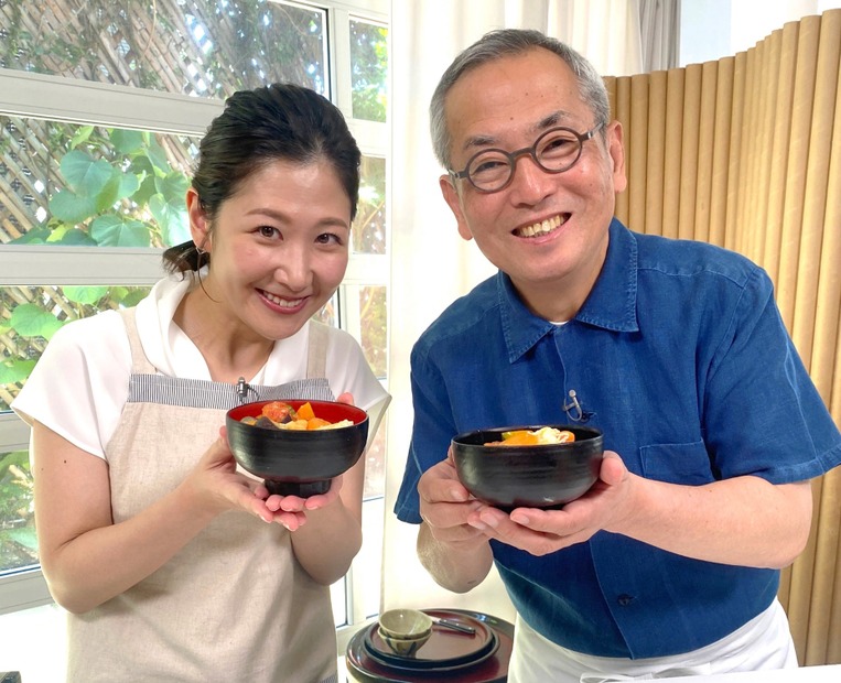 （左から）桑子真帆、土井善晴（C）NHK