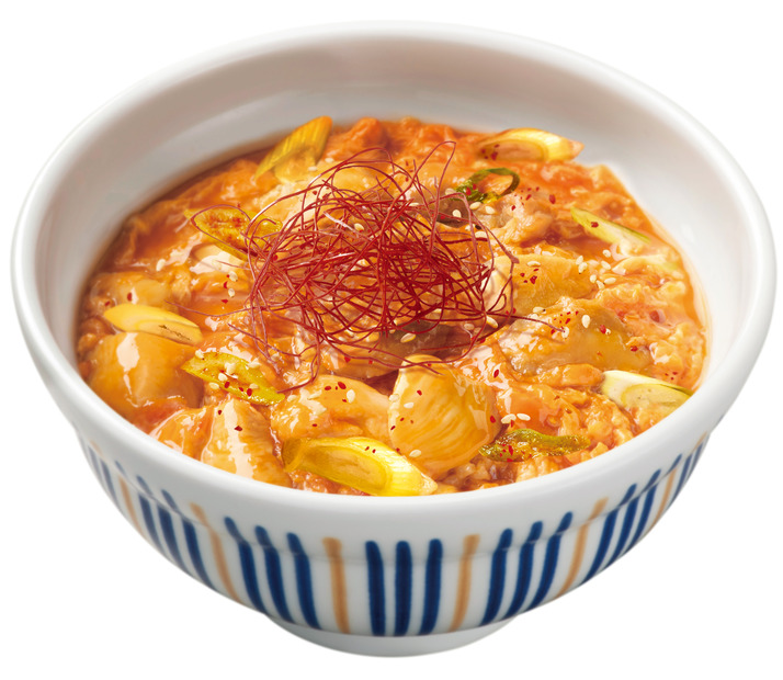 旨辛チゲ風親子丼　並盛590円