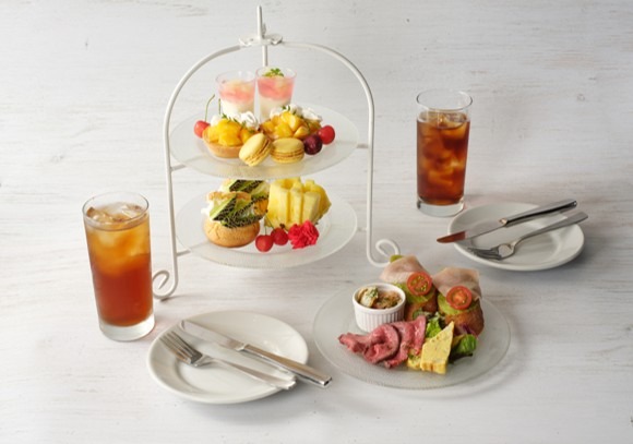 夏を彩るアフタヌーンティーセット(税込3,278円)平日
