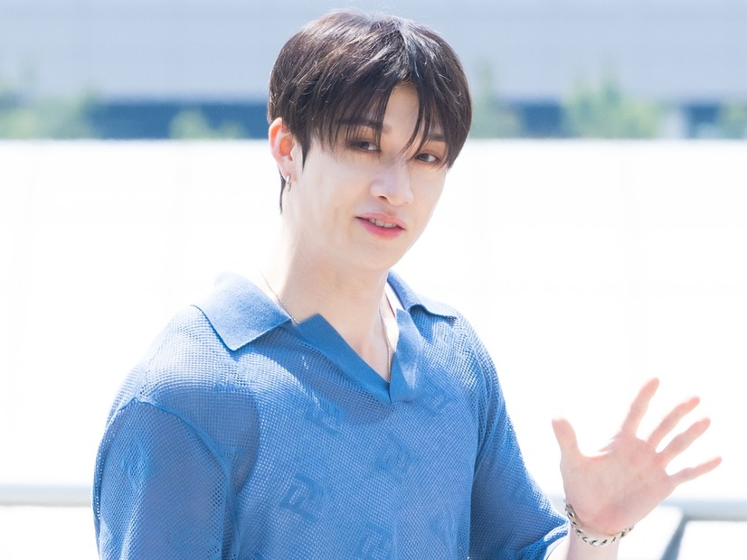 Stray Kids・バンチャン、“ツンデレコーデ”で空港に降臨！血管浮き出るムキムキな腕に視線釘づけ【独自写真】