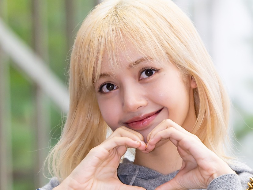 “BLACKPINK・リサの恋人”説の大富豪が訪韓、百貨店を巡回視察　実父はLVMHグループ会長