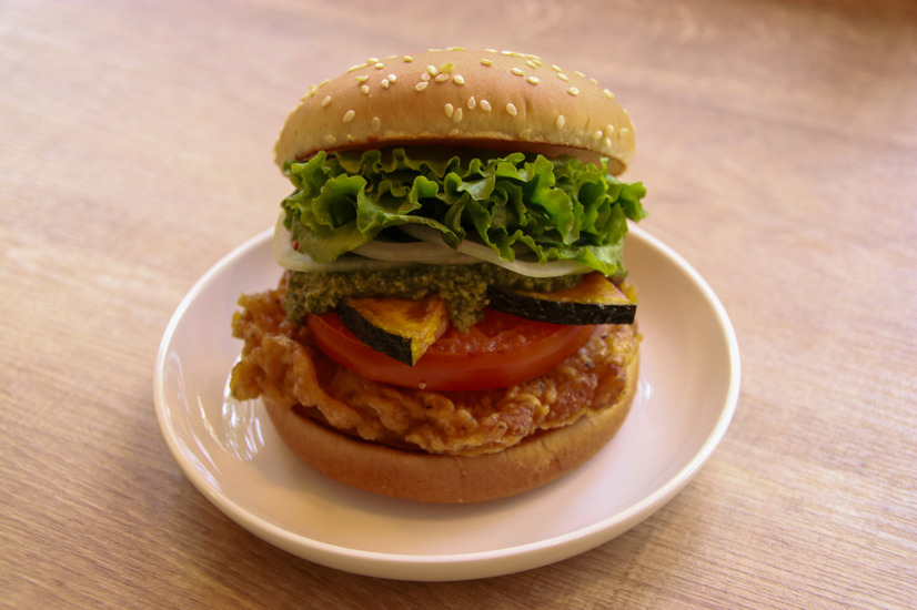 国産夏野菜のバジルチキンバーガー