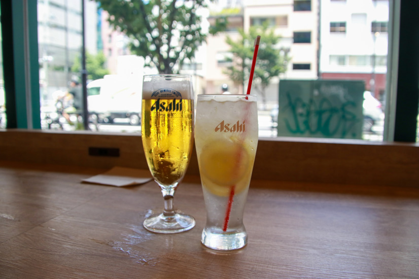アサヒ生ビール（通称マルエフ）とジンレモンサワー