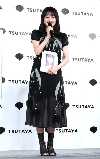 上坂樹里【撮影：小宮山あきの】
