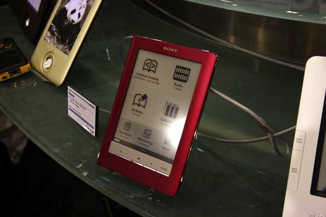 Freescaleブースに展示されたソニーの「eBook Reader Pocket Edition」