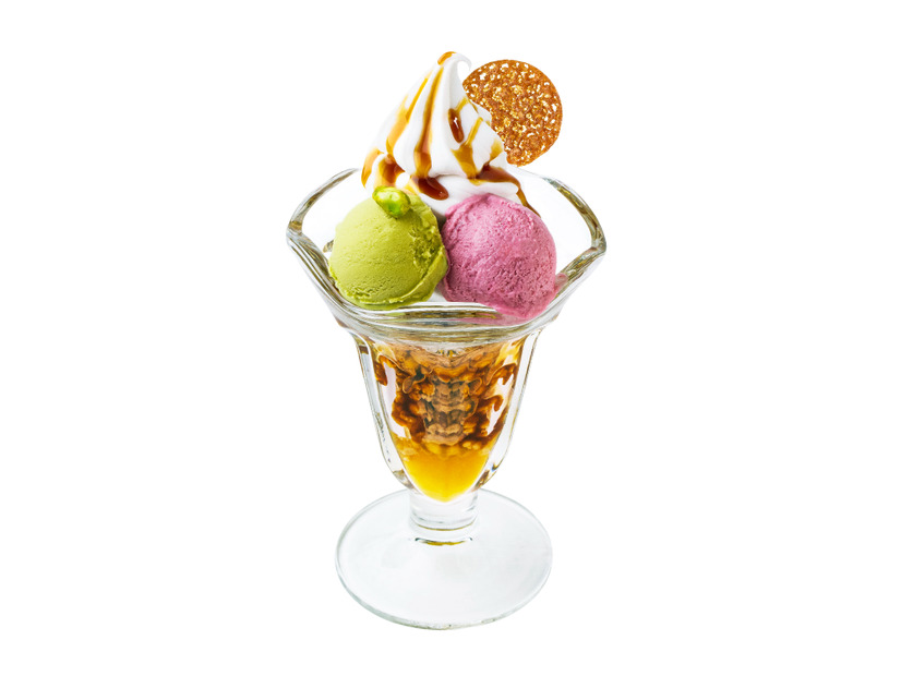 パフェ佐藤監修 ピスタチオとカシスの塩キャラメルパフェ　720円（税込）