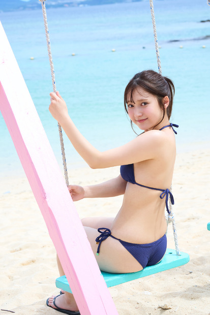 AKB48・鈴木くるみ1st写真集『夢の重さ』（C）秋田書店