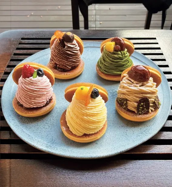モンブランどら焼き各種(和栗・あまおう・抹茶・柚子・チョコレート)　各891円(1個)
