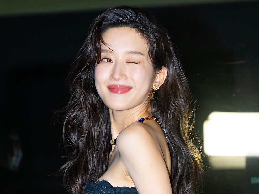“限界ギリギリ”衣装が話題を集めたムン・ガヨン、東京・大阪公演も決定のファンミポスター公開