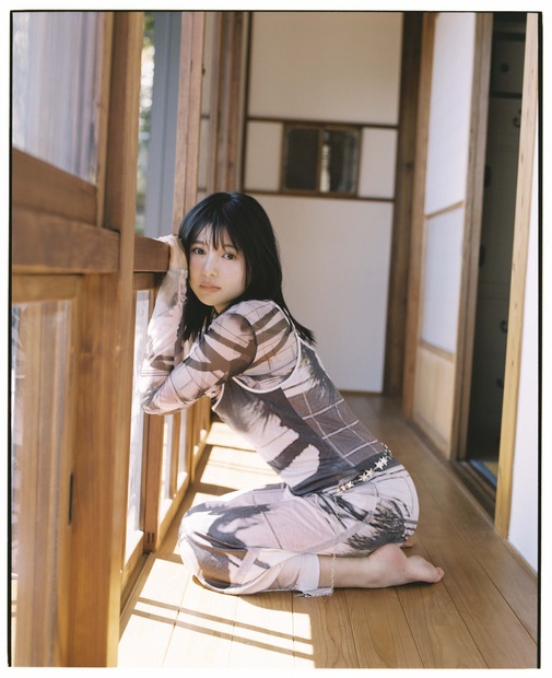 熱海でのファーストショット。「まだちょっとドキドキしている感じですね」撮影・松岡一哲