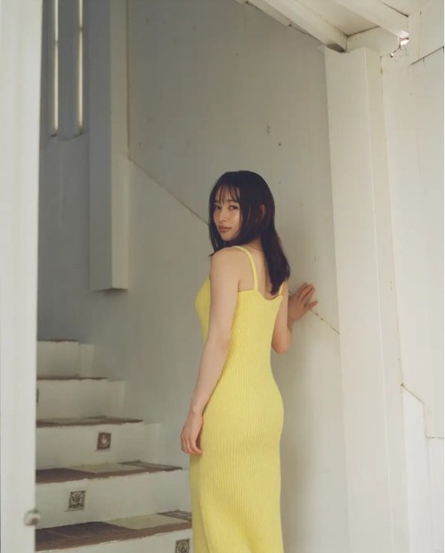 「桜井日奈子2026カレンダーブック」（東京ニュース通信社刊）