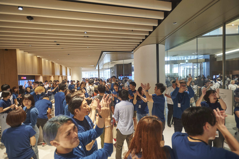 Apple 梅田オープン時の様子