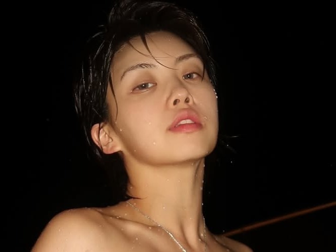 「これダンス？“性行為”じゃん」発言で炎上　ダンサーAIKI、衝撃的なスイムウェア姿を披露【PHOTO】