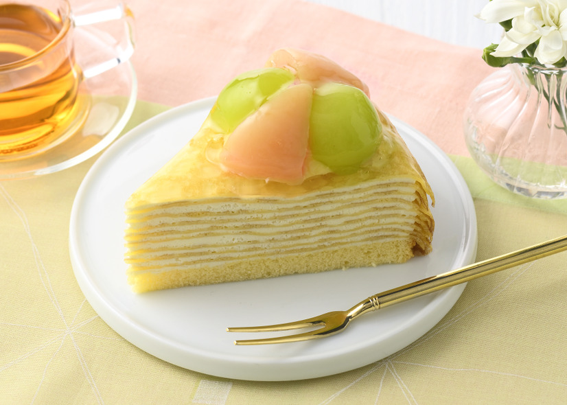 ミルクレープ（シャインマスカット＆白桃）（税込702円）