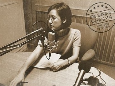 出勤途中に車が横転、対向車と二次衝突も…35歳の若さでこの世を去った韓国女性アナウンサーの21周忌