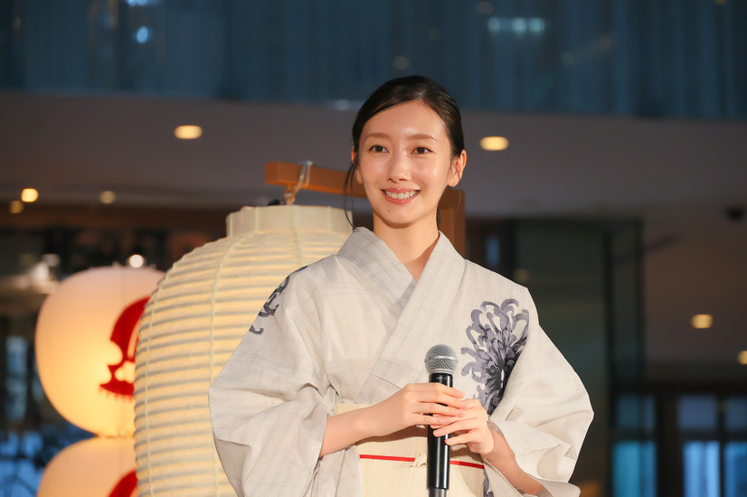 波瑠が浴衣姿で登場！提灯のオブジェに感動