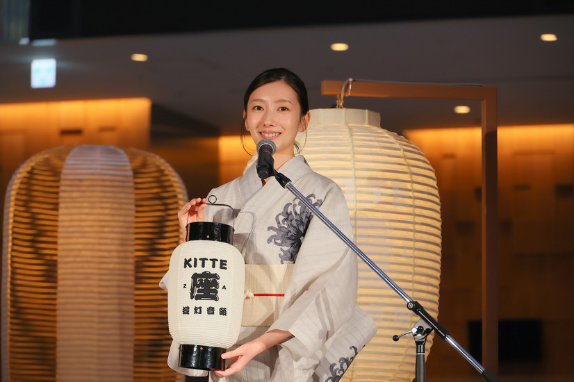 波瑠が浴衣姿で登場！提灯のオブジェに感動