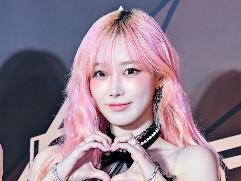 「脚なっが」aespa・ジゼル、ミニ丈パンツから伸びる美脚…完璧スタイルに視線釘付け！【PHOTO】