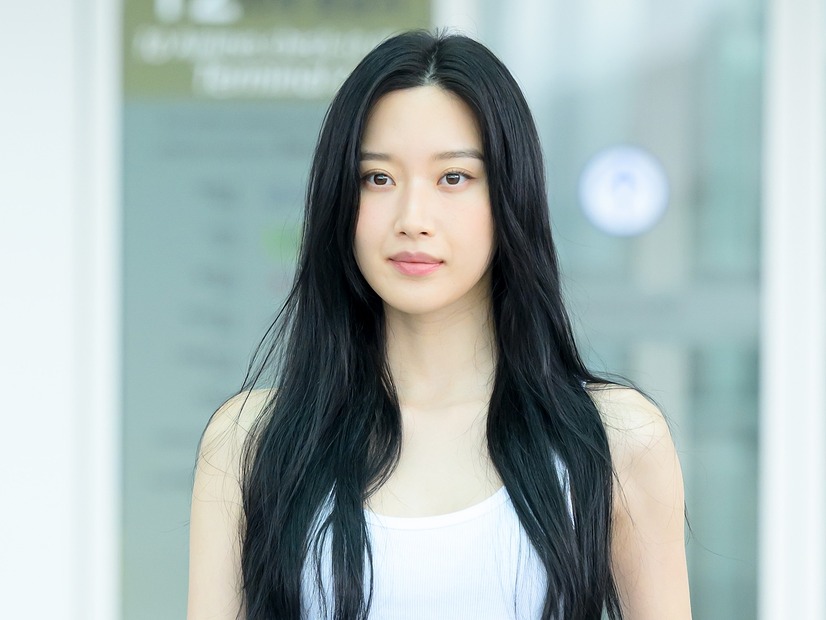 “ほぼ全部見えてる”衣装が話題になった女優ムン・ガヨン、腹チラタンクトップ姿で魅了【独自写真】
