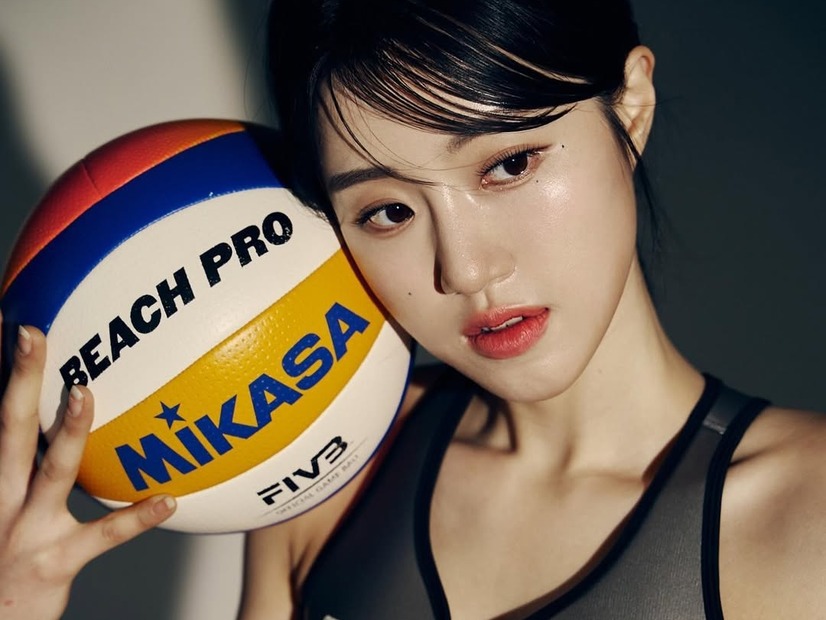 韓国の美しきビーチバレー選手、日本で見せた“アスリート体型”に反響！「素敵」「エレガント」の声【PHOTO】