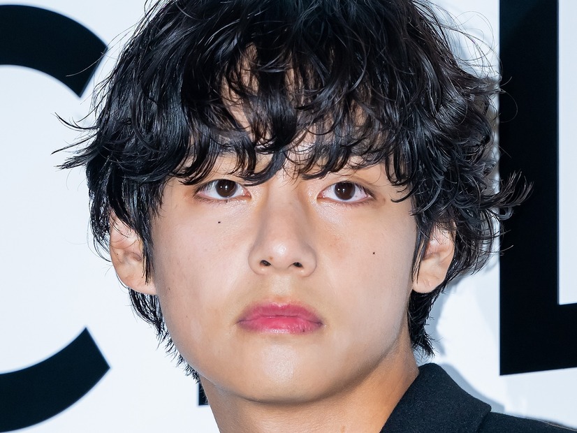 「サイに心臓を突かれたら1秒で死ぬ？」BTS・Vがバッグの中身を公開！朝に聴くのは日本歌手の“あの曲”