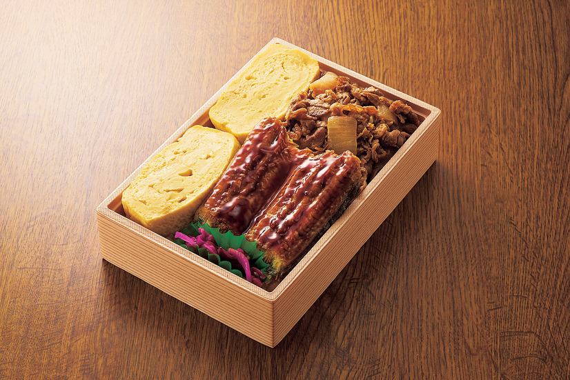 「うな玉・黒毛和牛すき焼き弁当」2,484円(1折)