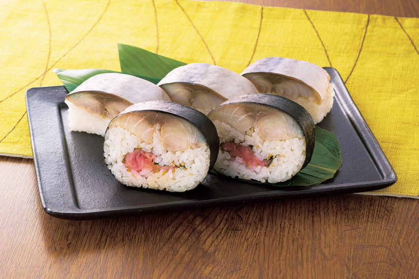「鯖の海苔巻き」　918円(4切入)「さば押し寿司」　1,620円(6切入)