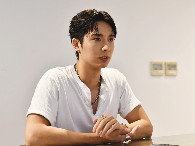 ファンと歩む“第二章”…安達祐人、ソロ活動の想いと未来への希望を語る「成長した姿を届けたい」【インタビュー】
