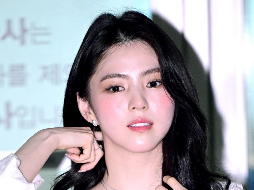 “脇腹タトゥー”も大胆披露…女優ハン・ソヒ、ヒョウ柄ドレスで放つ色香と圧巻美貌【PHOTO】