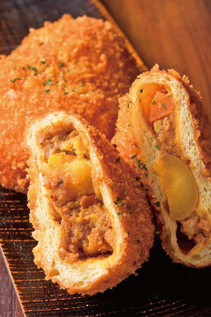 「揚げたてカレーパン」（1個300円）