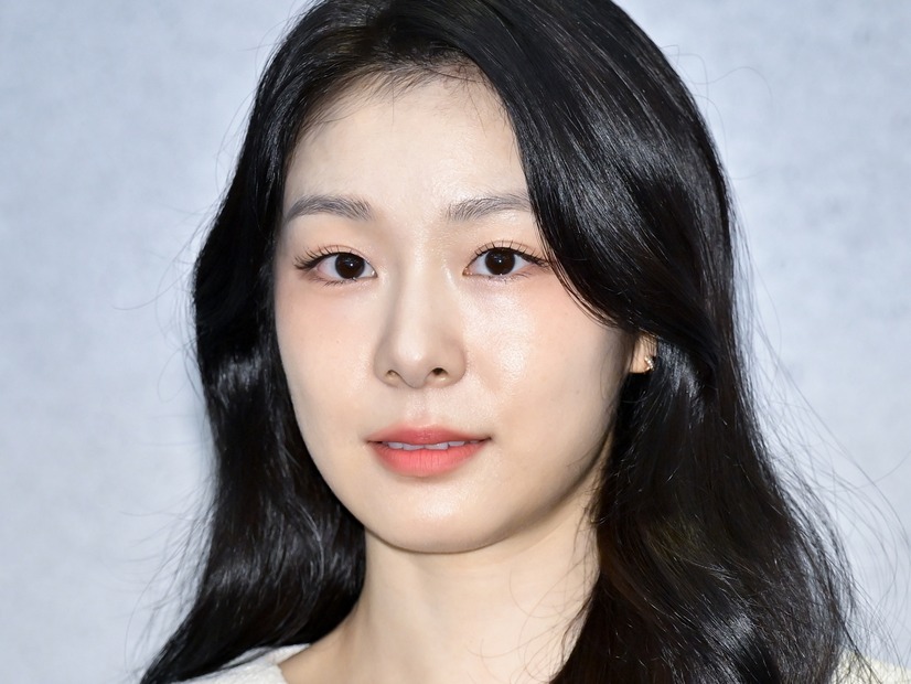 フィギュア女王キム・ヨナ、白肌が一層輝く“氷上の美貌”に釘付け…黒ジャージSHOTに「大好きです」の声【PHOTO】