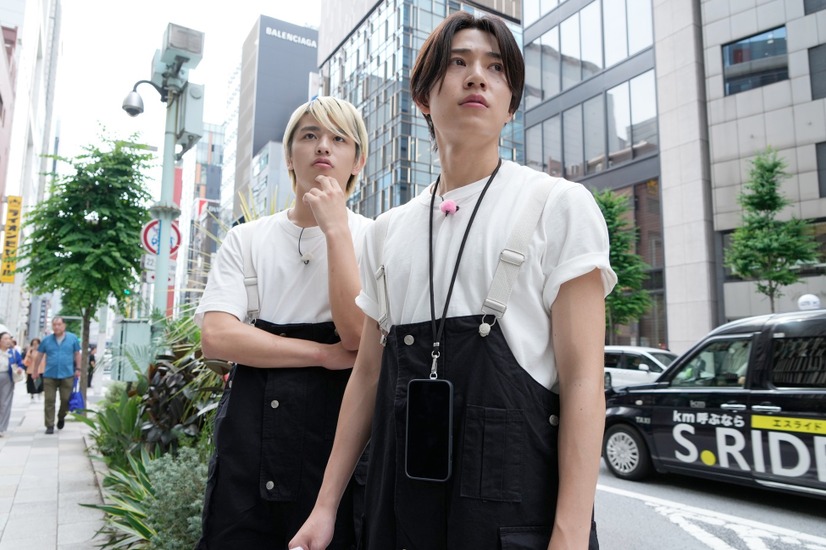 左から）篠塚大輝、橋本将生『タイムレスマン』（C）フジテレビ