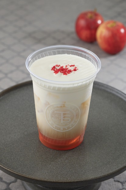 「芳醇アップルのクリームミルクティー」（アイス）（Sサイズ590円、Rサイズ640円）