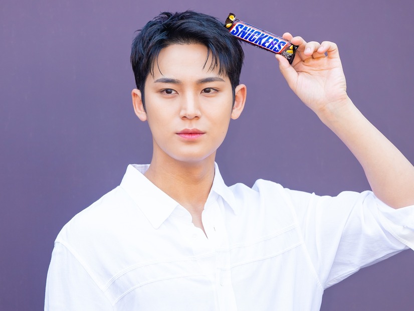 何本でも買いたくなる魅力にキュン…SEVENTEEN・ミンギュ、「SNICKERS®」新商品アピールSHOTが公開
