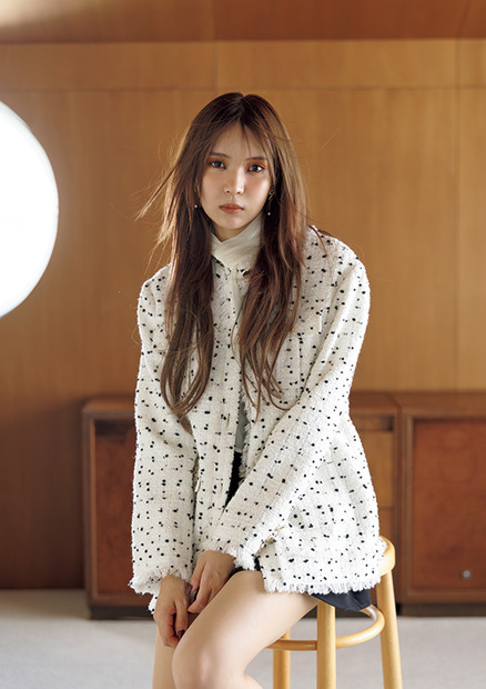 小林由依『andGIRL』秋号（C）DONUTS