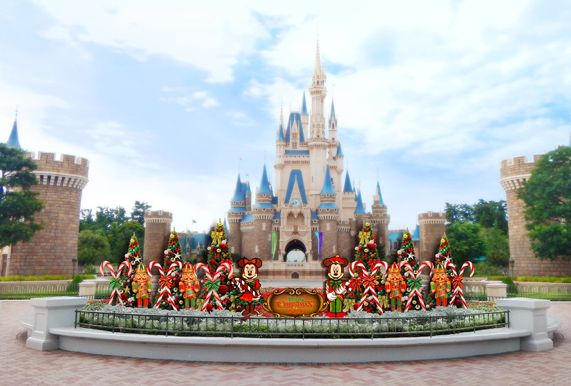 シンデレラ城前の新規デコレーション©Disney