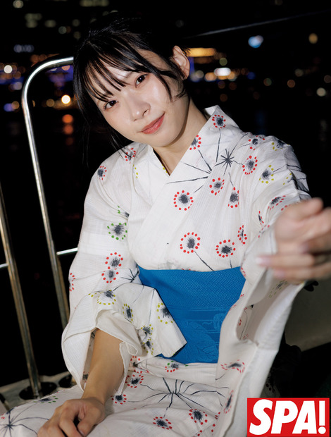 紅羽りお × 鈴木涼美 撮影:青山裕企 ヘアメイク:田中あゆ美 スタイリング:海瀬志津奈(JULLY)