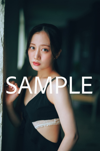 『川上千尋 ファースト写真集 永遠未遂』楽天ブックス限定(徳間書店)/ 撮影:岡本武志