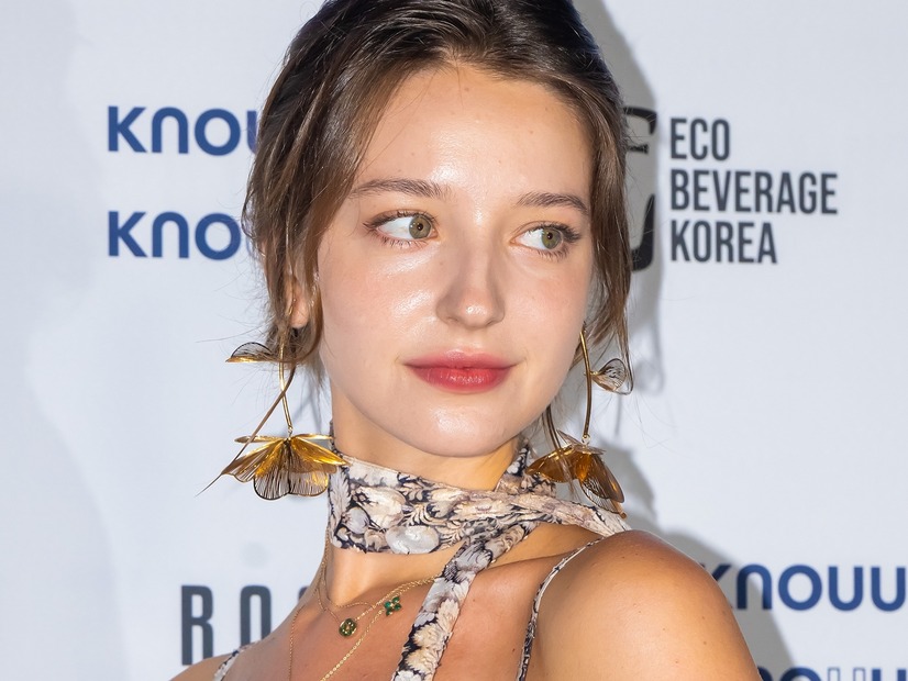 韓国在住のロシア美女タレント、吸い込まれそうな美貌に釘付け…輝きを放つビジュアルに注目【PHOTO】