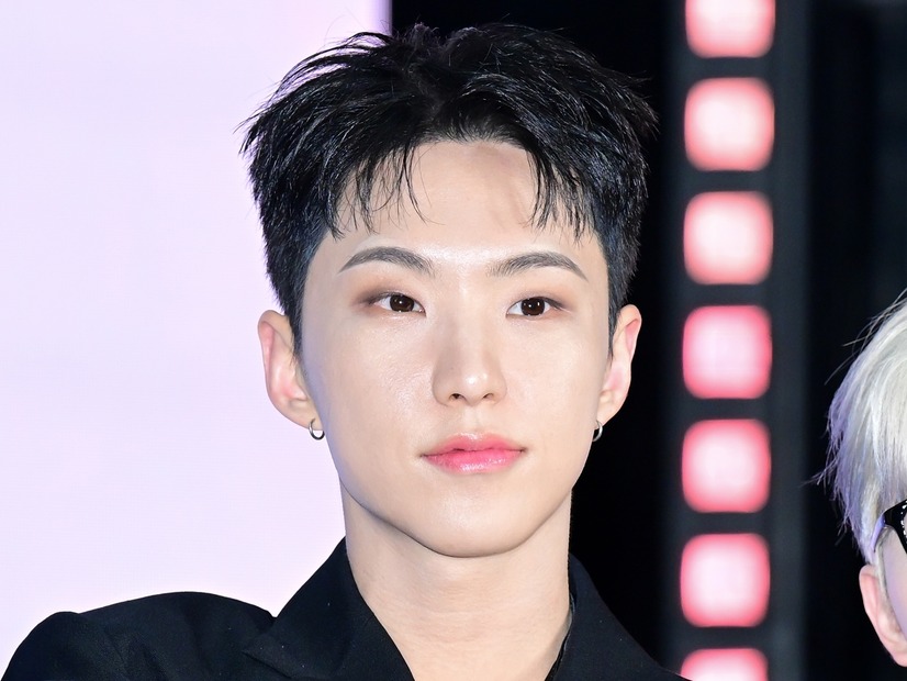 “丸刈り”姿公開…SEVENTEEN・ホシ、本日（16日）入隊！ファンへ新曲リリースのプレゼントも「やり遂げて戻ってくる」
