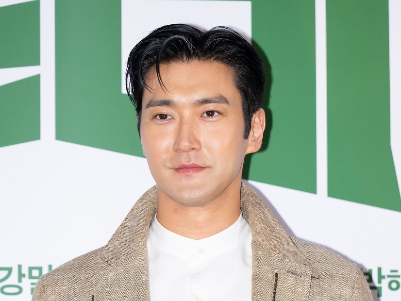 銃撃を受け死亡したカーク氏を追悼し…グループ脱退まで要求されたSUPER JUNIOR・シウォン、心境明かす