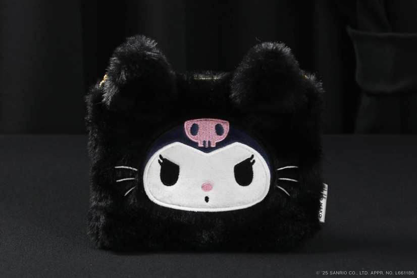クロミの黒ねこファーポーチ（ブラウにゃー2個入）　1,500円（税込）© 2025 SANRIO CO., LTD. APPROVAL NO. L661186
