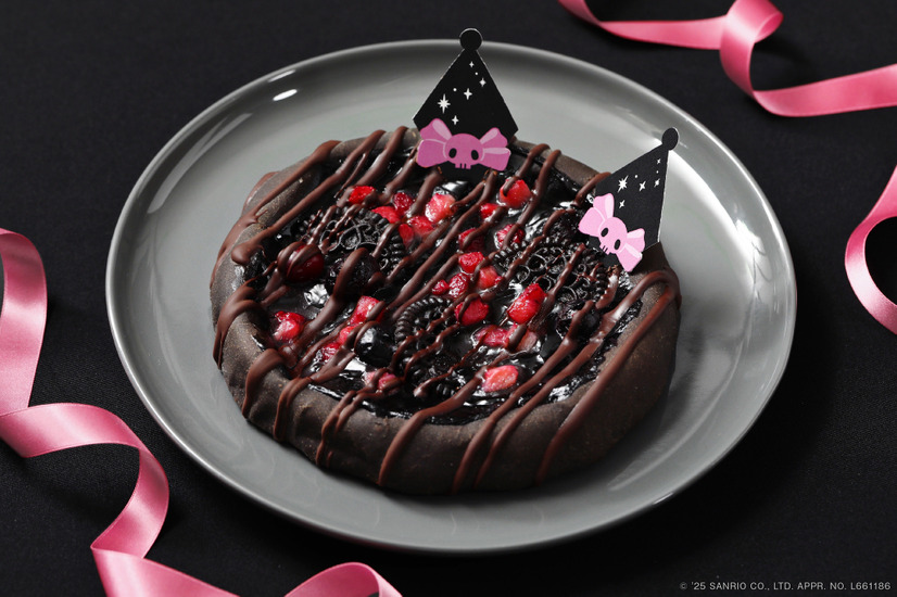 クロミのまっくろスイーツピザ～チョコベリー～　480円（税込）© 2025 SANRIO CO., LTD. APPROVAL NO. L661186