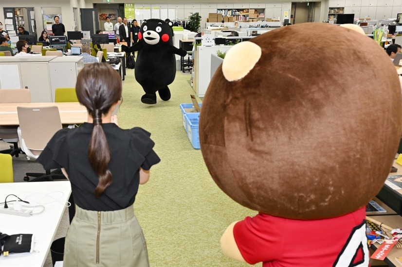 全力疾走で登場し、周囲の度肝を抜いたくまモン(中央)©2010 熊本県くまモン©MBS