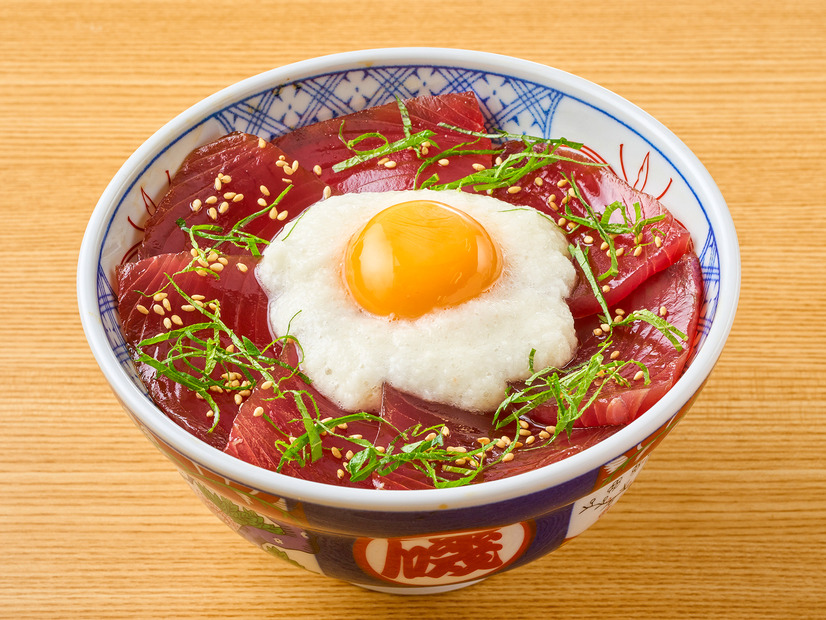 鰹の月見丼（税込989円）
