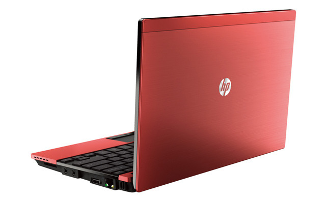 「HP Mini 5102 Notebook PC」（レッド。製品版は日本語キーボードを搭載）