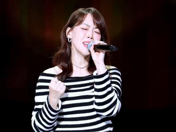 歌手リサ、8月に突然この世を去った友人歌手を追悼…46歳で早すぎる別れに涙「気持ちが崩れた」