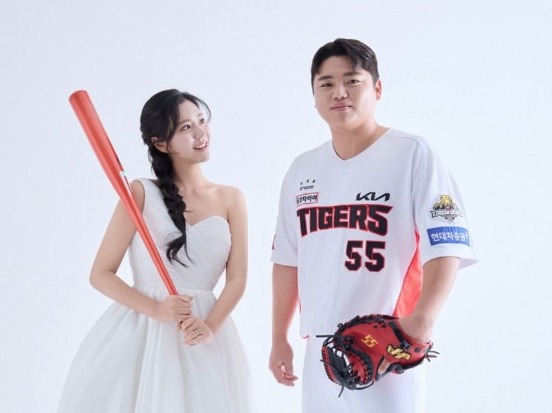 結婚を発表した韓国プロ野球選手、お相手は25歳の人気チアガール！表紙を飾って雑誌を完売させた実績も