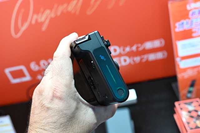 変態すぎるAndroid携帯ゲーム機がTGS2025会場で触れるぞ！！変形構造で２画面OLEDを持つ「ONEXSUGAR SUGAR1」【TGS2025】